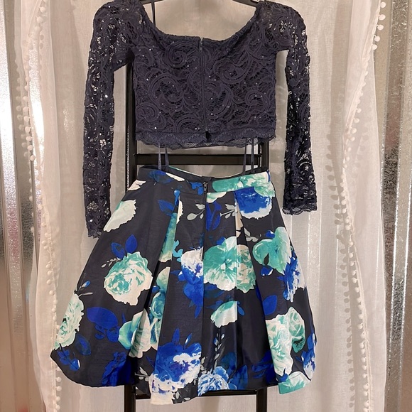 Long-Sleeve Lace/Floral-Printed Two-Piece Dress. - Picture 2 of 5